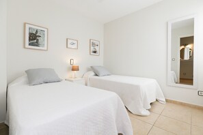 1 slaapkamer, een strijkplank/strijkijzer, gratis wifi, beddengoed