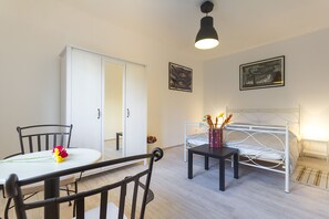 4 bedrooms, travel crib, free WiFi, bed sheets