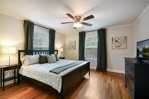 3 bedrooms, desk, iron/ironing board, free WiFi