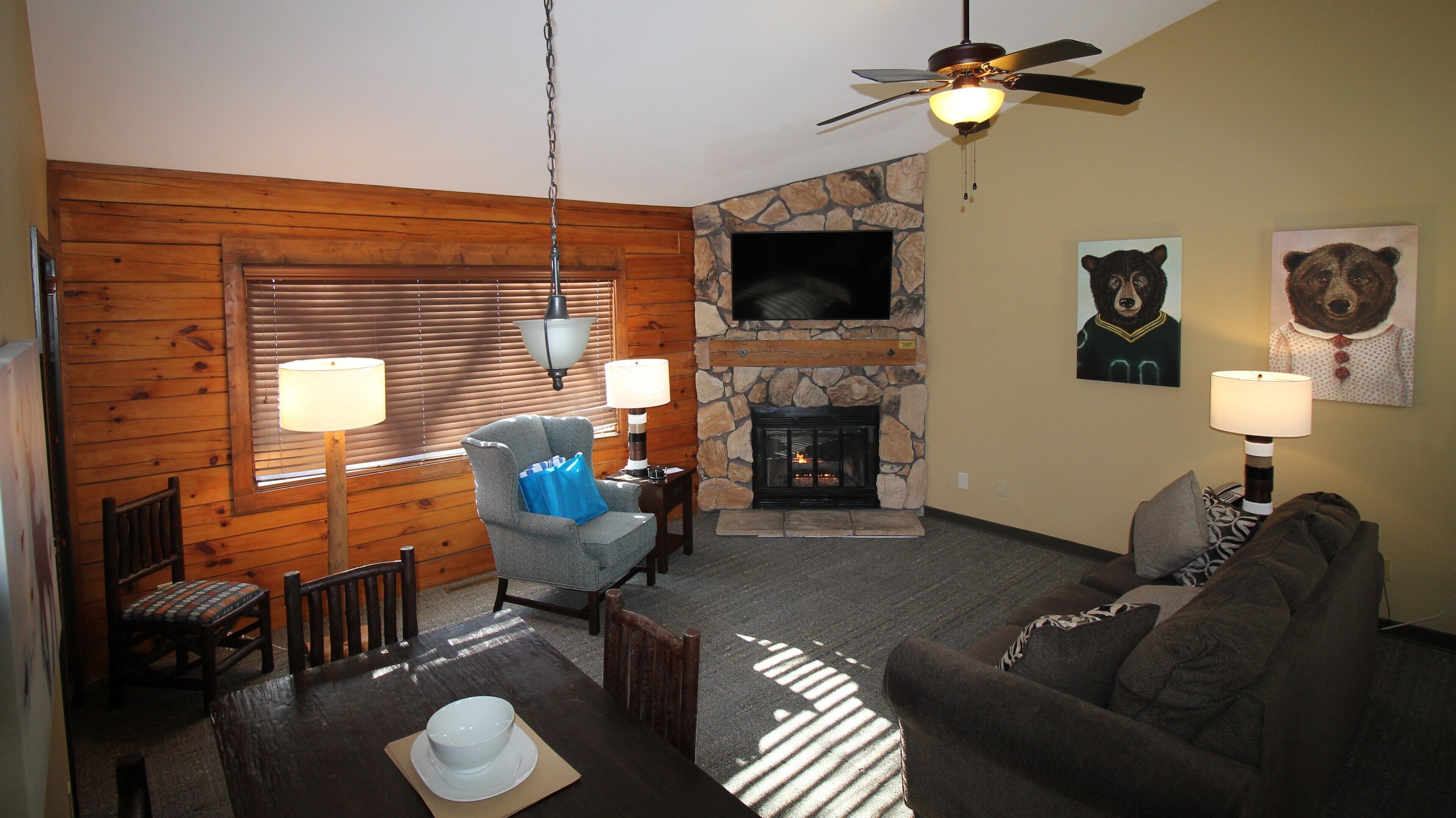 My Friends Cabin - Luxury cabins WI Dells 2 Br 2Ba Fully Equipped Kitchen 1