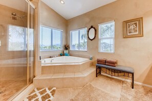 Jetted bath, hair dryer, bidet, towels - Life is better by the pool (Valley Center)