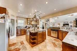 Fridge, microwave, oven, stovetop - Life is better by the pool (Valley Center)