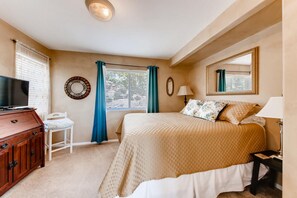 3 bedrooms, desk, iron/ironing board, free WiFi