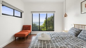 4 bedrooms, desk, iron/ironing board, free WiFi