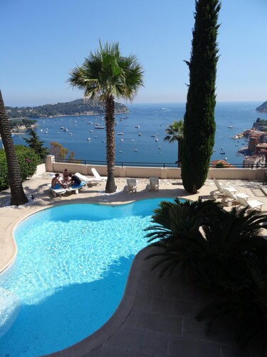 Appartement 4* vue panoramique baie de Villefranche,  piscine et parking