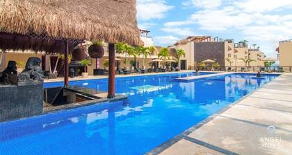 Penthouse, Private Pool, Steps to Beach, 5th Ave