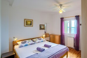 2 Schlafzimmer, Reisekinderbett, kostenloses WLAN, Bettwäsche