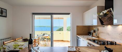 Refrigerador, horno, parrilla de estufa y lavavajillas