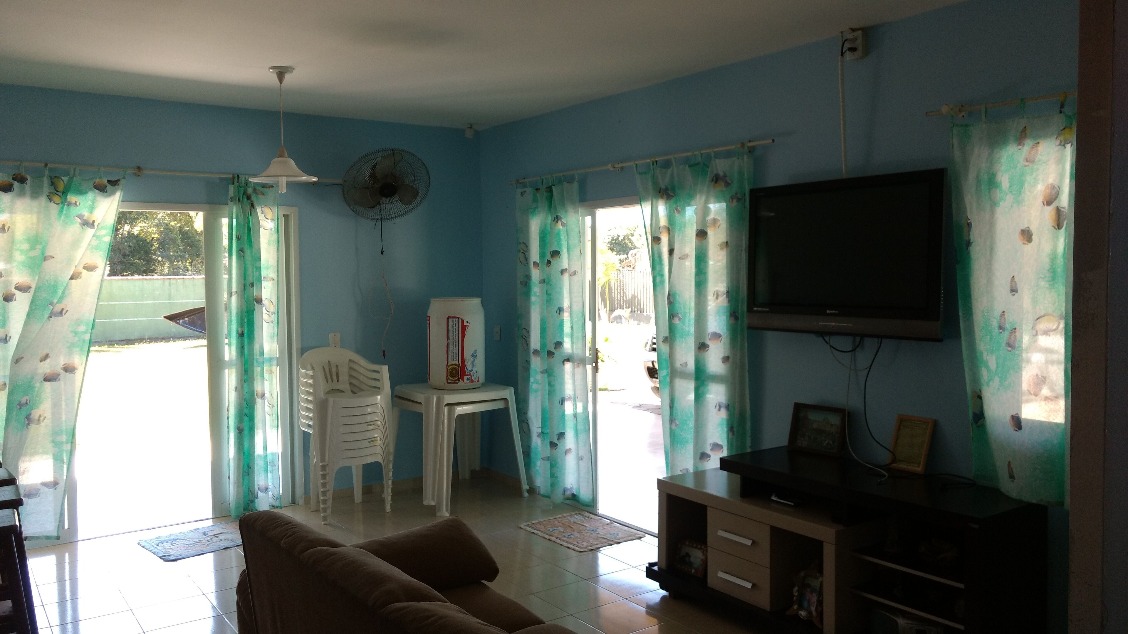 House with pool, air, WIFI, soccer field, up to 16 people.