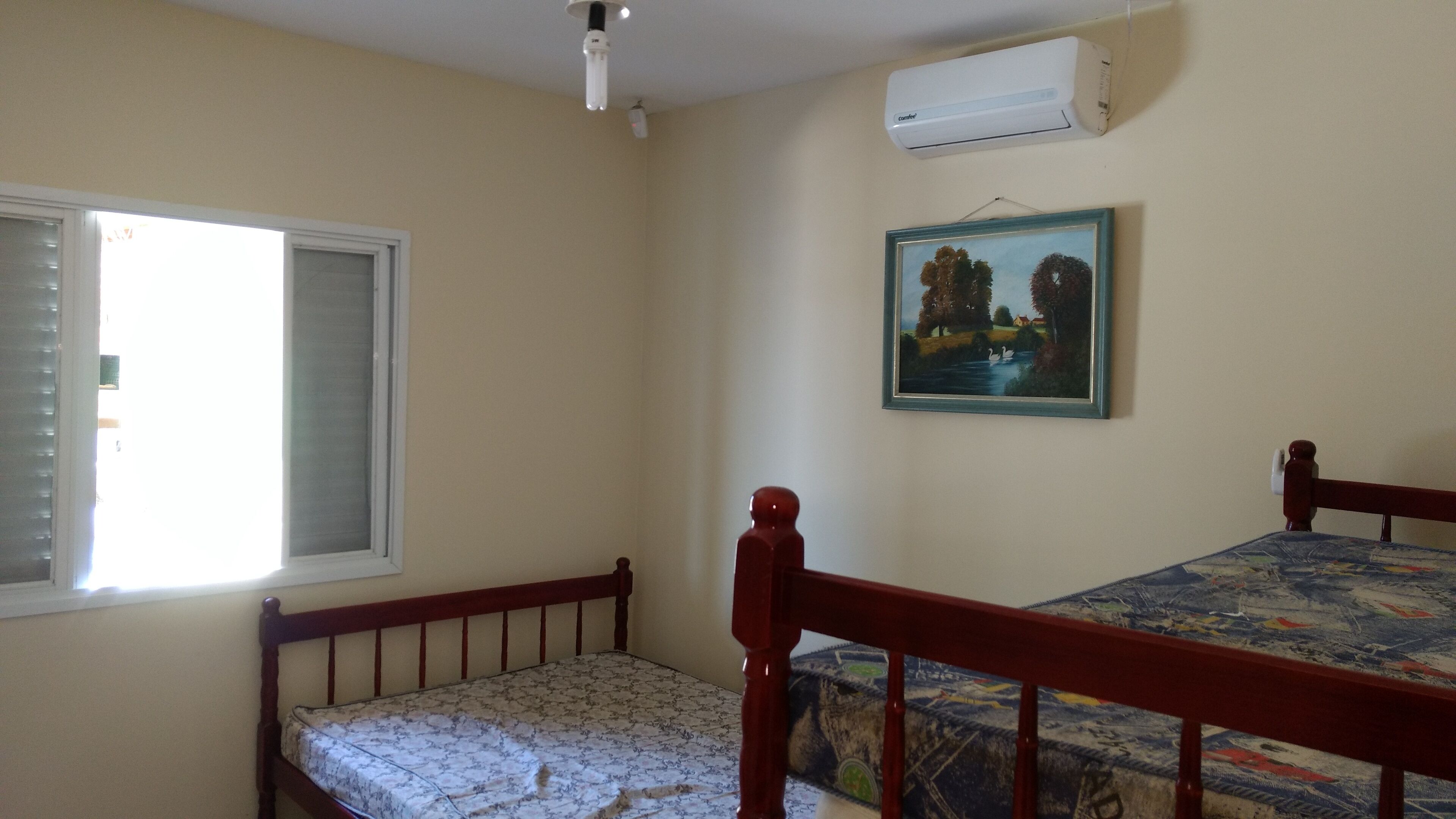 House with pool, air, WIFI, soccer field, up to 16 people.