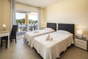 6 dormitoris, planxa i posts de planxar, un bressol de viatge i wifi 