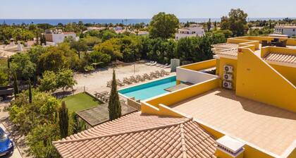 Superbe grande amusant villa familiale avec plage artificielle, piscine chauffée, salle de jeux