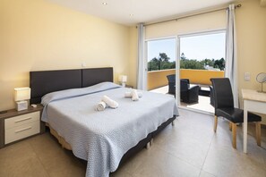 6 dormitoris, planxa i posts de planxar, un bressol de viatge i wifi 