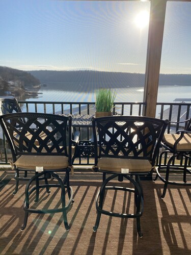 Large 2 BR, 2 full  bath Lake view condo at Park Place at the Lake
