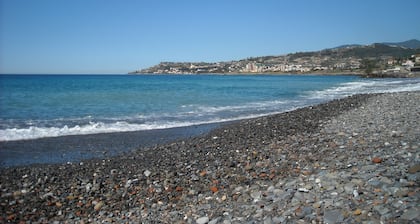Studio CASA ANTONELLA Ă la campagne dans Terzorio avec terrasse vue mer.