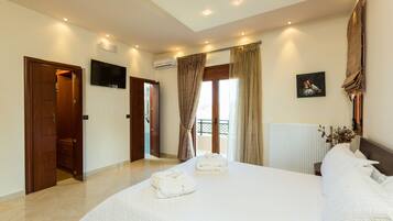 7 Schlafzimmer, Zimmersafe, Bügeleisen/Bügelbrett, Reisekinderbett