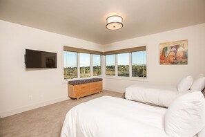 5 bedrooms, iron/ironing board, free WiFi, bed sheets