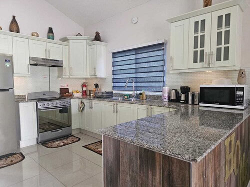 The Royal Villa by Caymanas Country Club Estate