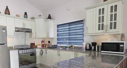 The Royal Villa by Caymanas Country Club Estate