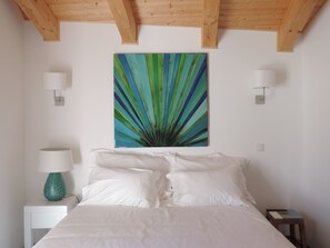 4 bedrooms, internet, bed sheets, wheelchair access