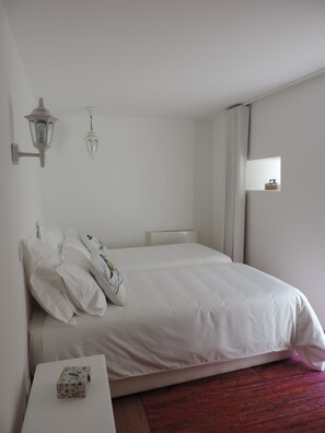 4 bedrooms, Internet, bed sheets, wheelchair access