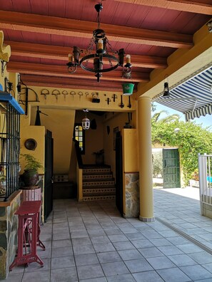 Property grounds - Bed Vine, beautiful and spacious house in the heart of Andalusia. (Cordoba)
