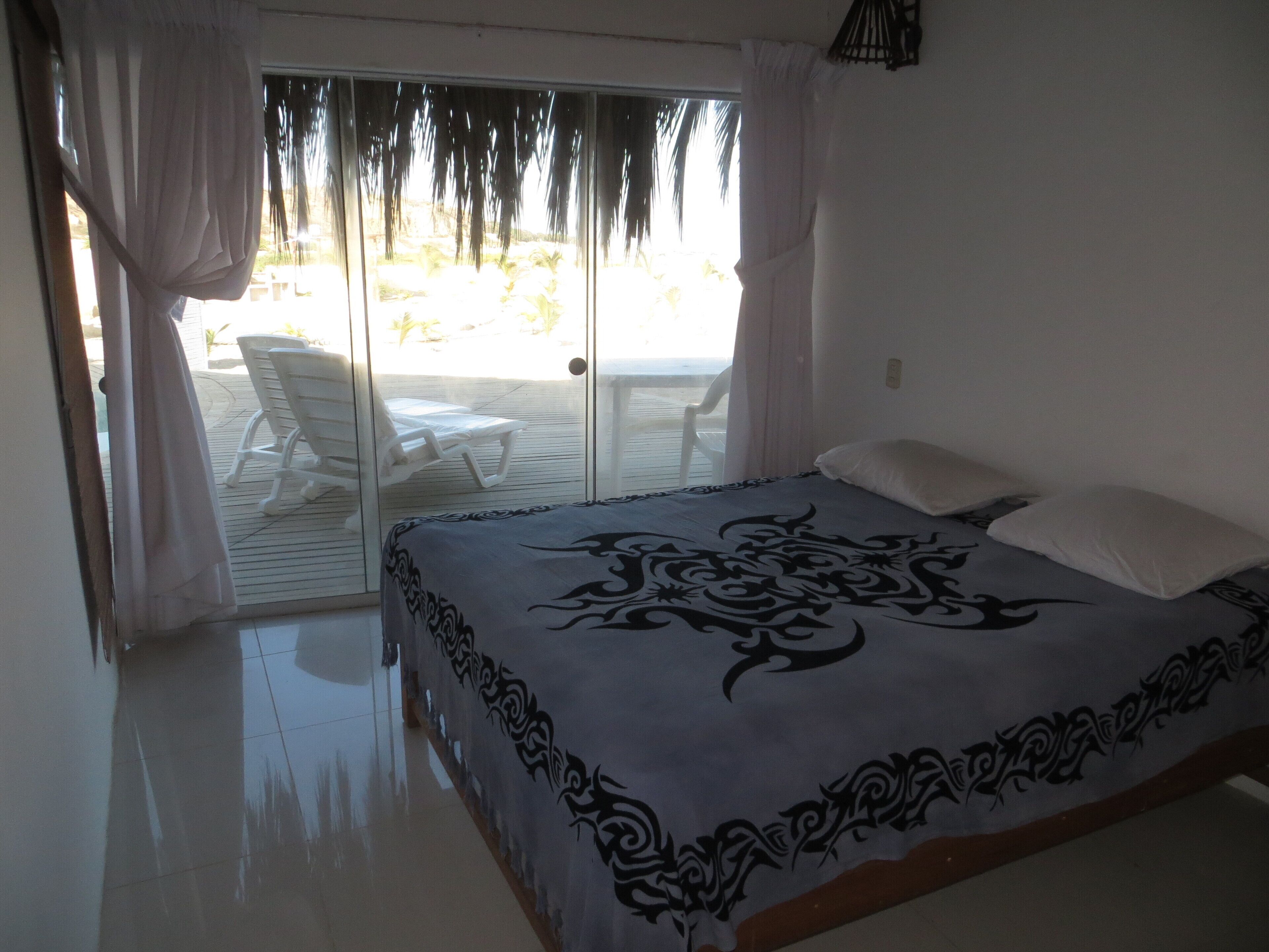 5 bedrooms, iron/ironing board, WiFi, bed sheets