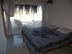 5 slaapkamers, een strijkplank/strijkijzer, wifi, beddengoed