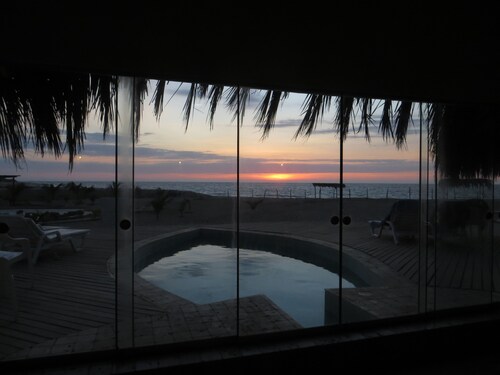 NEW - Villa Canoas - Piscina Privada, frente al mar. Ingreso directo a la playa!