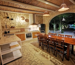 Fridge, microwave, oven, stovetop - Masseria Saracino - Exclusive villa with private pool (Martano)