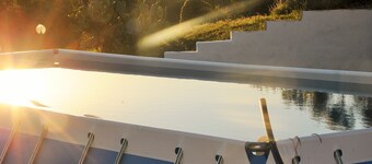 Villaiale, recente, con piscina ,immersa nel verde tra gli ulivi