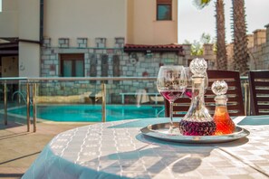 Property grounds - Karteros Luxury Villa (Heraklion, Crete)