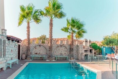 Karteros Luxury Villa