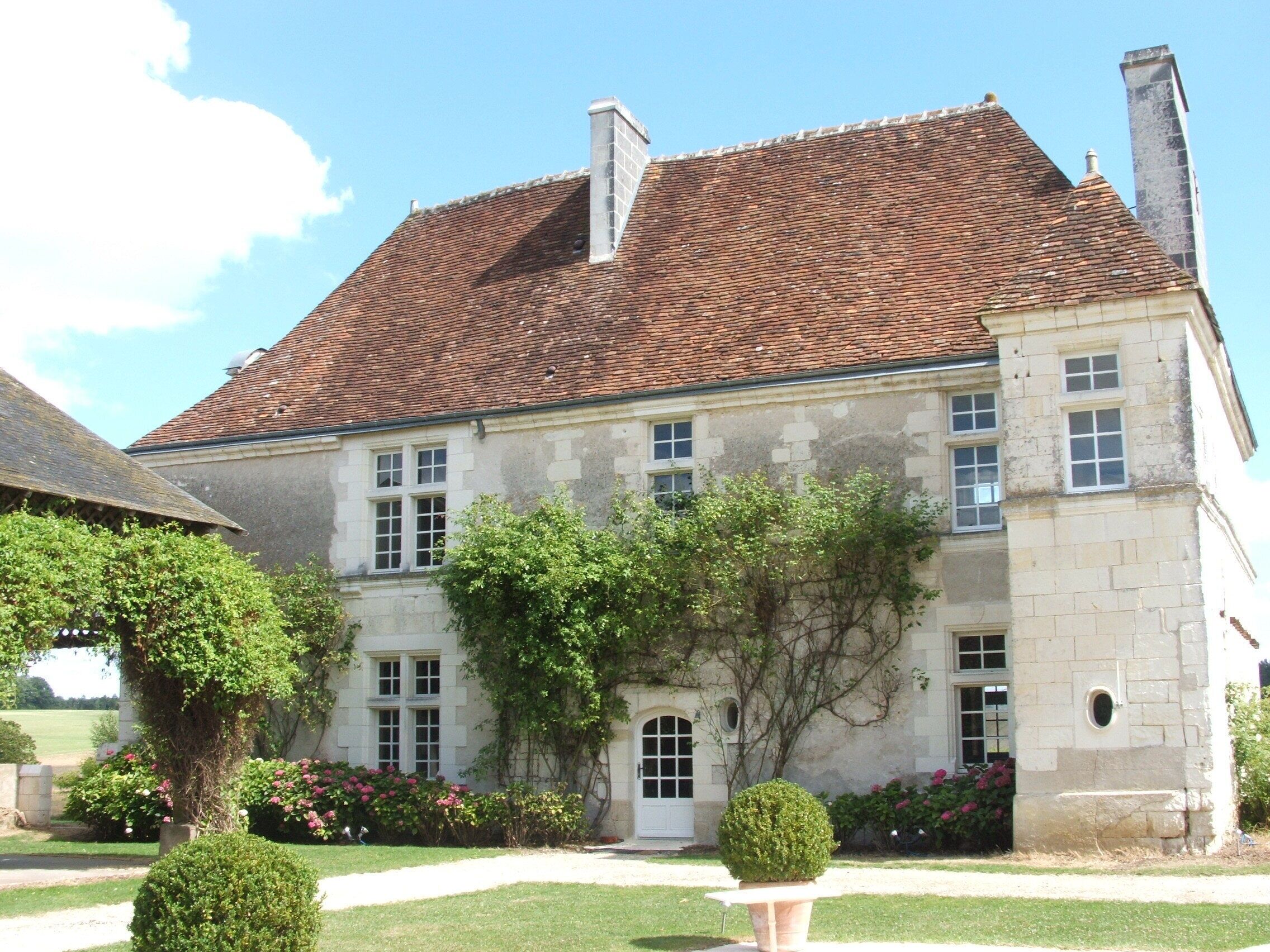 Group accommodation 32 people - LOCHES (37600) - MANOIR DE LA ROUSSELLIERE