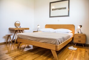 3 chambres, coffres-forts dans les chambres, bureau