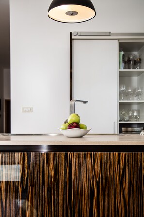 Kühlschrank, Ofen, Herdplatte, Geschirrspüler