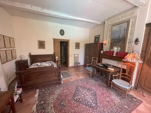 8 室のベッドルーム、アイロン / アイロン台、旅行用ベビーベッド、WiFi (無料)