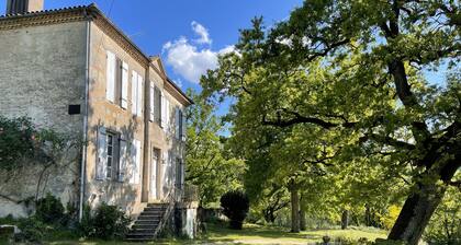 Viehättävä talo uima-allas kaukana kaikista hälinä