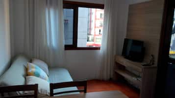 TV, DVD player, aparelho de som