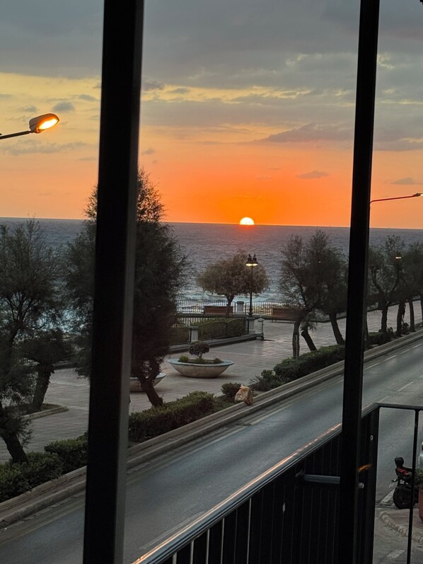 Unclassified image, 1 of 23, button