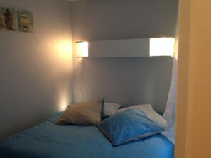 1 chambre, fer et planche à repasser, Wi-Fi gratuit, draps fournis