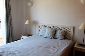 3 habitaciones, tabla de planchar con plancha, wifi y ropa de cama