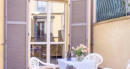 Il Pontile by villavistalago.it on Como Lake