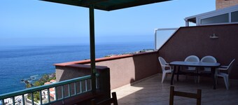 Lejlighed første linie i Puerto Santiago-Los Gigantes med dejlig udsigt.<br>