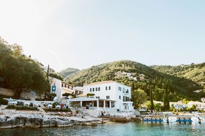 المنشأة من الخارج