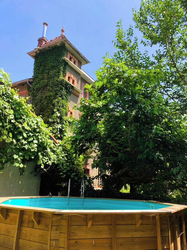 حمّام سباحة خارجي