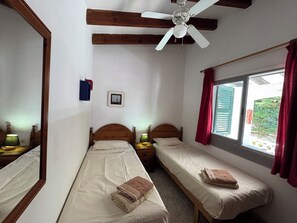 3 bedrooms, in-room safe, iron/ironing board, travel cot