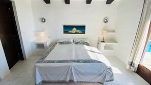 4 bedrooms, iron/ironing board, free WiFi, bed sheets - Villa Bini Kim, air conditioning, private pool, free WiFi (Binibeca)