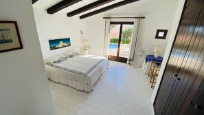 4 bedrooms, iron/ironing board, free WiFi, bed sheets