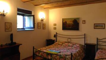 3 bedrooms, iron/ironing board, travel cot, free WiFi